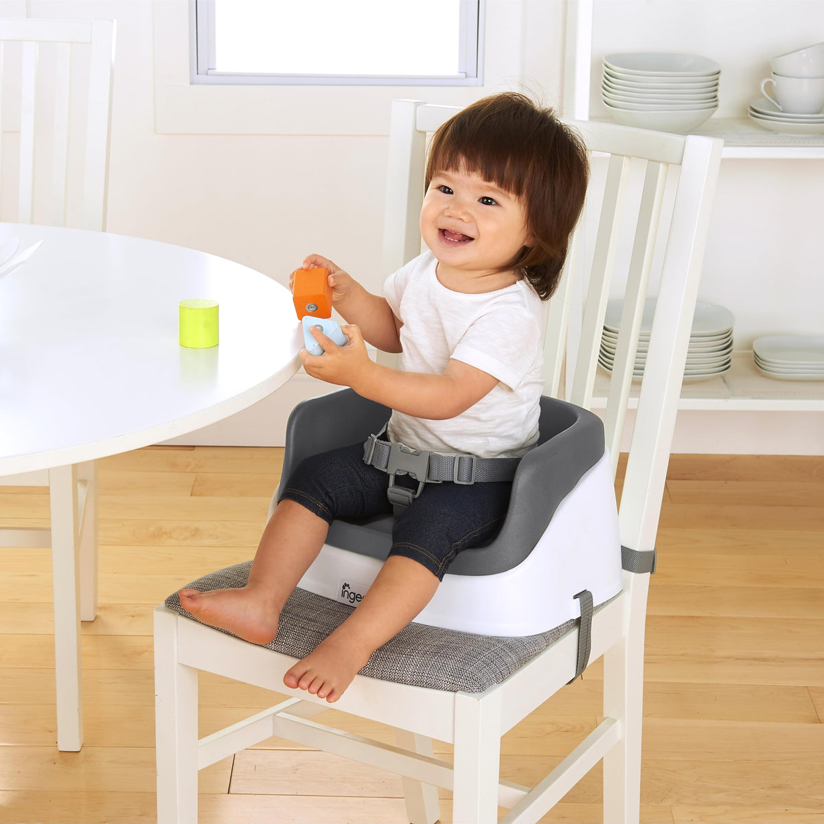 Lightweight Easy-Clean Toddler Booster Seat E929